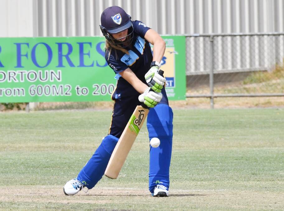 TECHNIQUE: Anika Learoyd had a godd day with the bat for ACT/NSW Country. Picture: DARREN HOWE