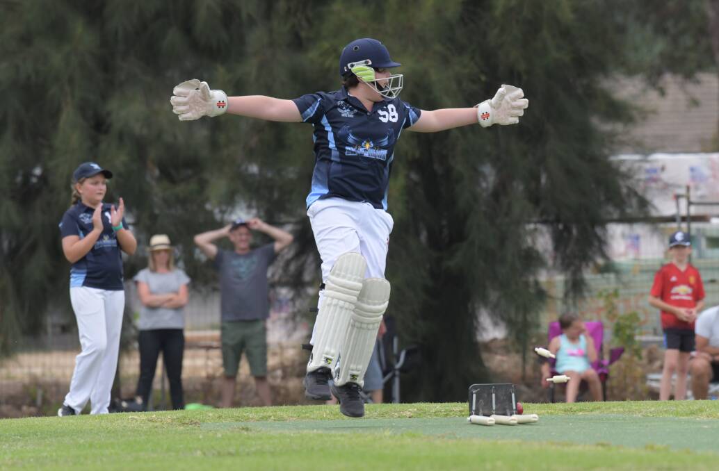 BAILS OFF: Eaglehawk wicket-keeper Jack Calverley appeals for a run out in the under-12A semi-final. Picture: NONI HYETT