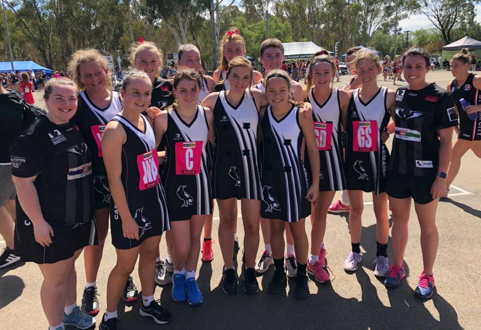 Castlemaine 17-and-under netball squad.