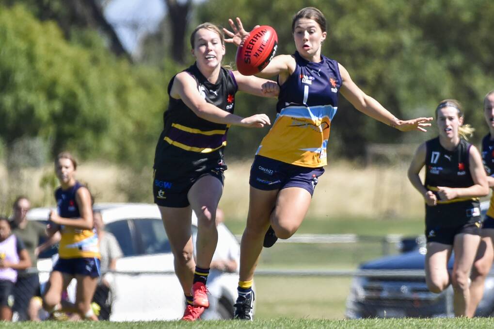 TALENTED TEEN: Lila Keck wins the race for the ball for the Bendigo Pioneers in NAB League action. Picture: DARREN HOWE