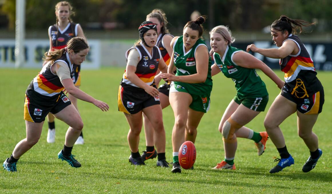 CLOSE GAME: Bendigo Thunder defeated Kangaroo Flat by eight points in Sunday's game at Dower Park. Picture: PETER WEAVING