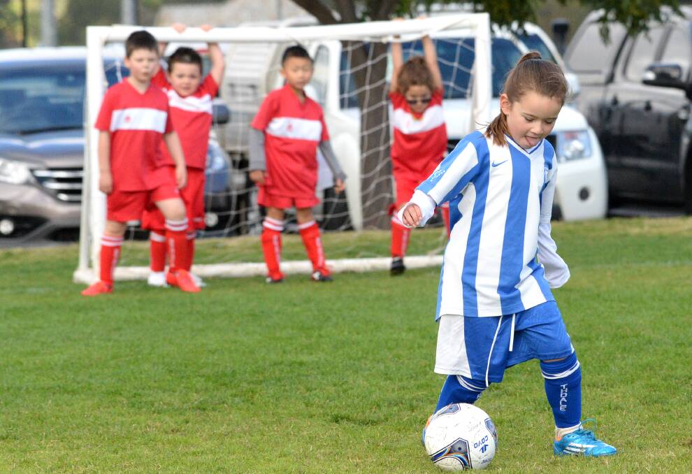 FUN TIMES: Spring Gully and Strathdale under-6 players took a different approach to Saturday's game. Picture: DARREN HOWE