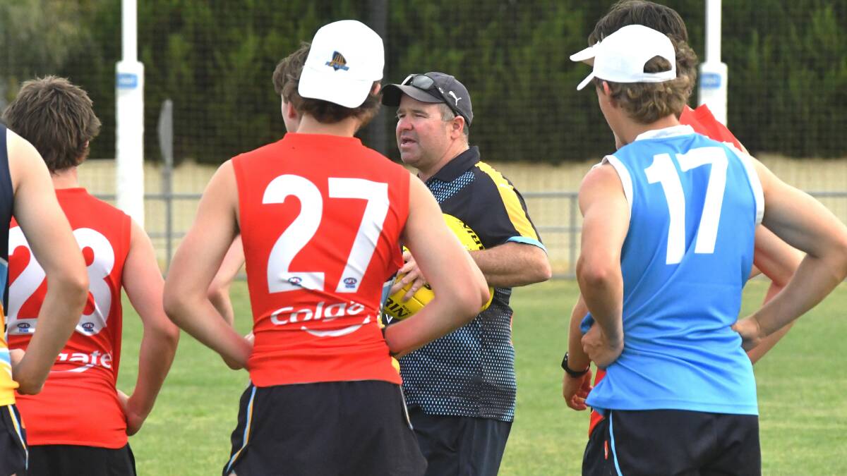 Bendigo Pioneers' coach Danny O'Bree talks to his players during pre-season training. Picture by Adam Bourke