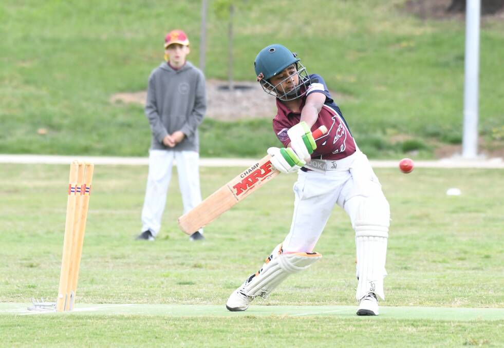 Sandhurst's Steve Shinoy goes on the attack against Maiden Gully. Picture: ADAM BOURKE