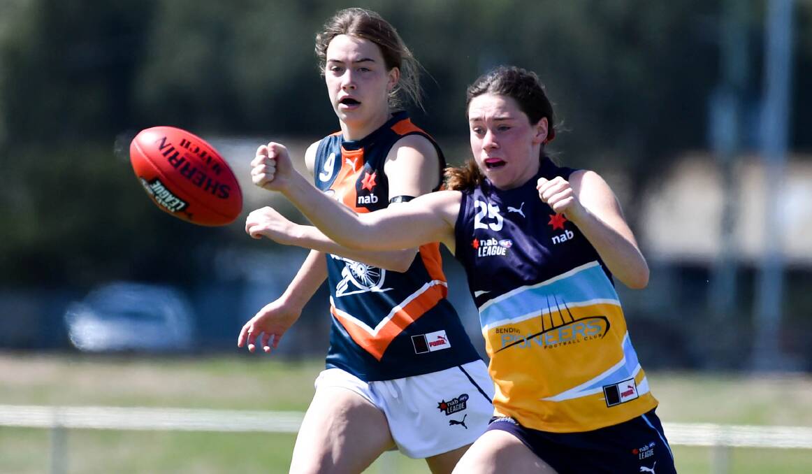 Jemma Finning leads the race for the ball for the Bendigo Pioneers under-18 girls.