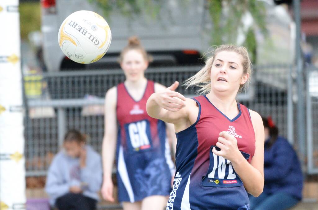 LONG PASS: Sandhurst wing defence Carly Van Den Heuvel puts the Dragons into attack. Picture: DARREN HOWE