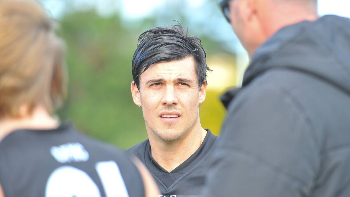Angus Monfries had one season with the Castlemaine Magpies.