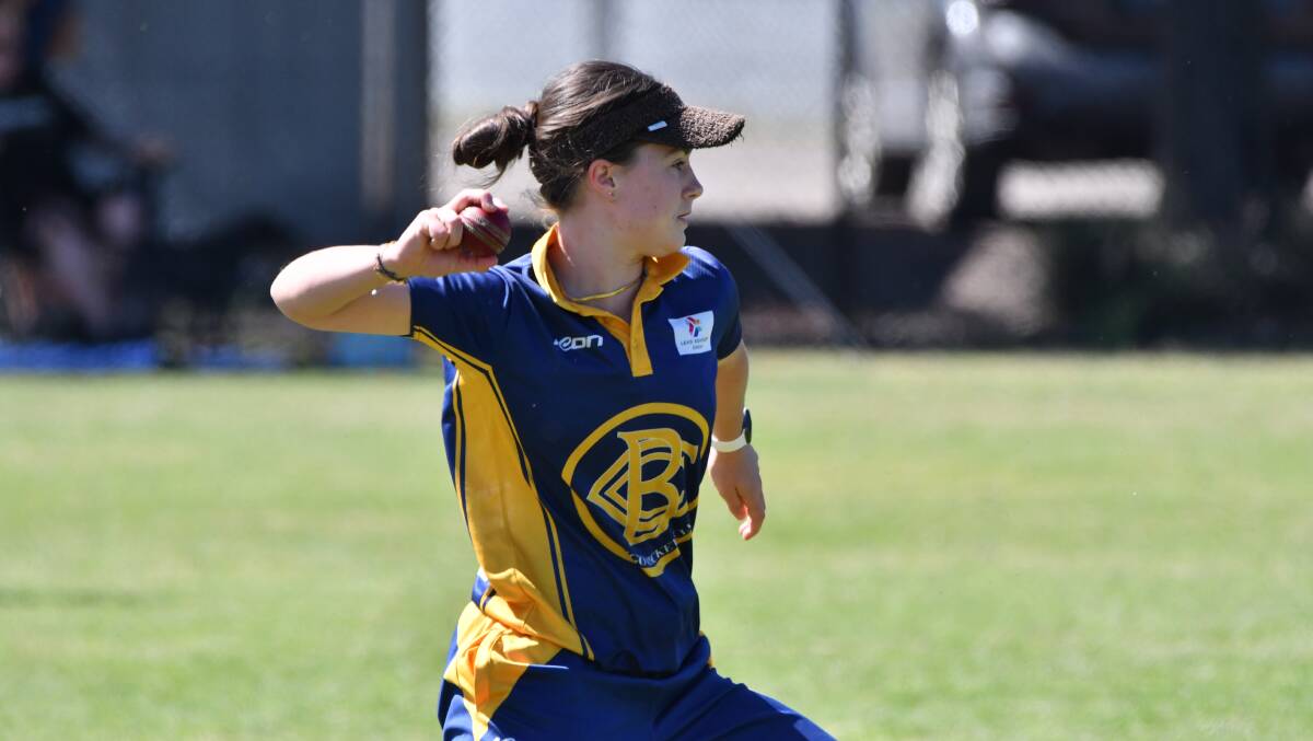 Bendigo's Lila Keck fires in the ball from the outfield.