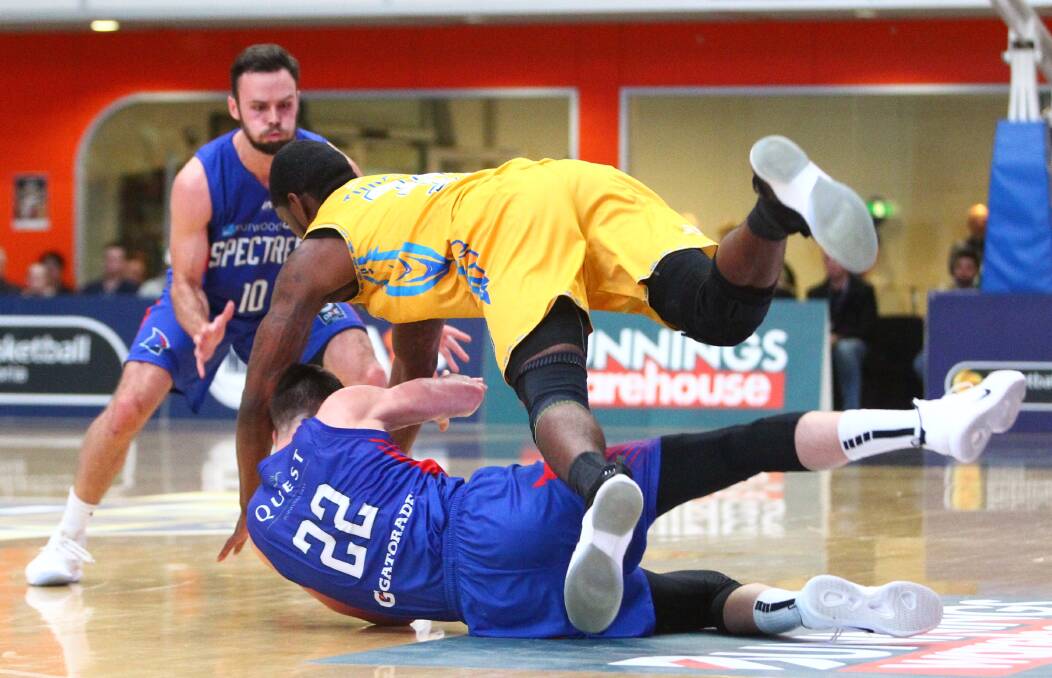 Ray Turner dives for a loose ball. Picture: NBL1