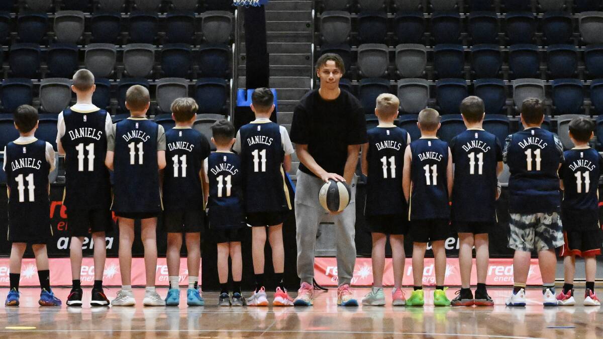 Dyson Daniels with some of his biggest fans at Sunday's junior basketball clinic at Red Energy Arena. Picture by Darren Howe