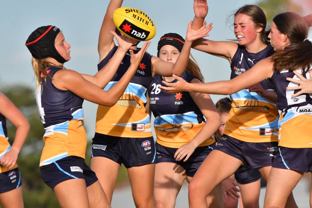 After some encouraging signs early in 2021, the Bendigo Pioneers' girls squad will be looking to take another step forward in 2022. Picture: NONI HYETT