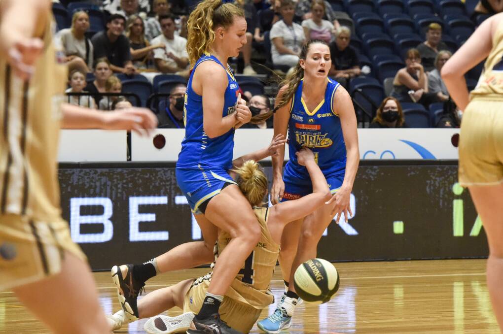 Shyla Heal gets caught between Meg McKay and Anneli Maley. Picture: DARREN HOWE