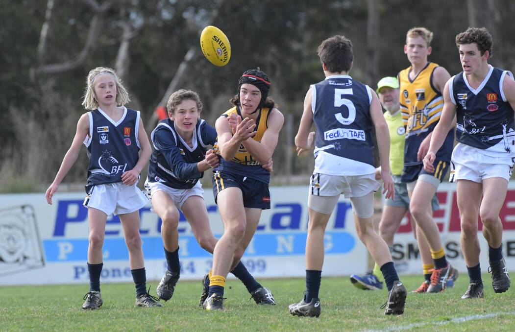 QUICK HANDS: The Bendigo under-14s battled hard, but fell short against Ballarat.