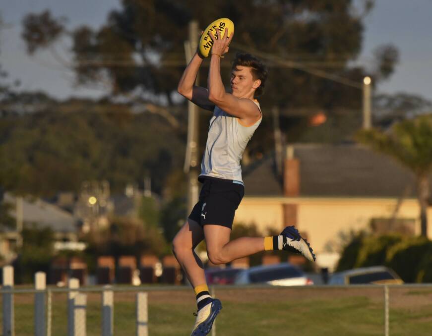 SMOOTH MOVER: Cooper Hamilton will go through the AFL National Draft state combine in Bendigo on Friday. Picture: NONI HYETT