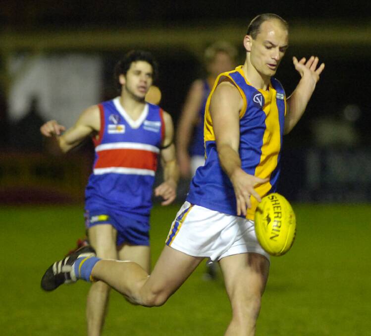Golden Square defender Aaron Hawkins pumps the Dogs forward in the 2006 second semi-final.