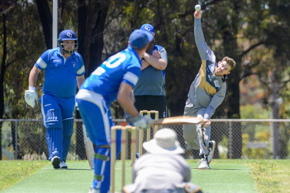 Jarrod Starr bowls for United against California Gully. Picture: DARREN HOWE