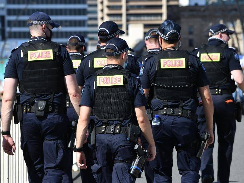 Specialist police will be deployed to Queensland crime hotspots to reduce repeat offending. (Darren England/AAP PHOTOS)