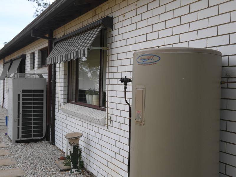 Heating and cooling are the biggest drain on Australian household energy budgets. (Brendan Esposito/AAP PHOTOS)