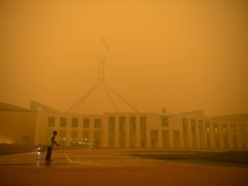 Bushfire smoke has smothered Canberra where government offices and galleries have shut their doors.