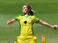 Sophie Molineux conceded only 11 off 20 balls and took a key wicket in her Hundred masterclass. (Dave Hunt/AAP PHOTOS)