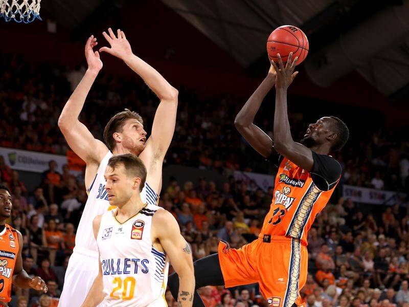 The Cairns Taipans have edged the Brisbane Bullets 91-89 in the NBL.