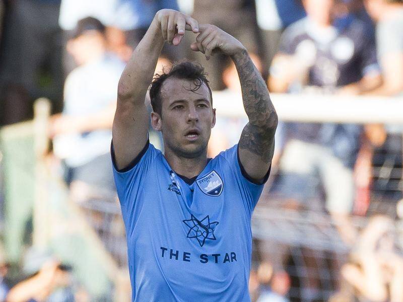 Sydney FC star Adam le Fondre believes the Sky Blues can still catch runaway A-League leaders Perth.