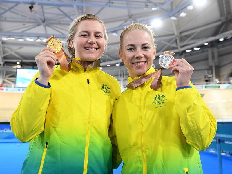 Stephanie Morton and Kaarle McCulloch (r) celebrate winning Commonwealth Games medals this year.