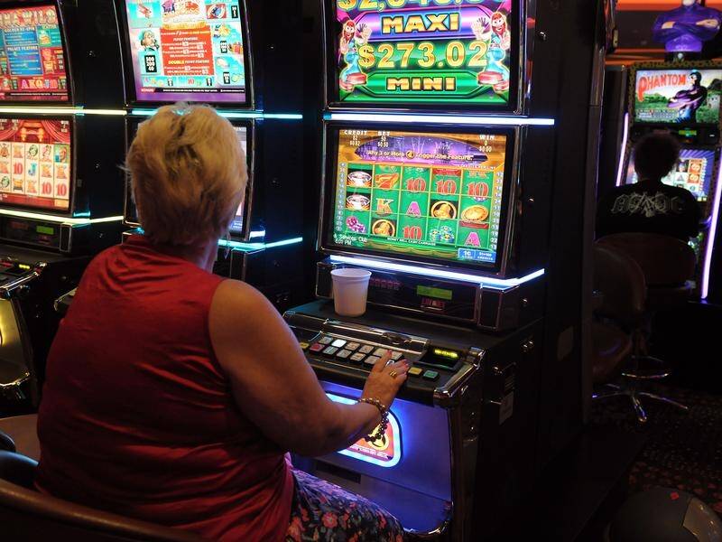 An academic says tough financial conditions drives gambling machine use across Australia. (Dan Peled/AAP PHOTOS)