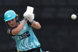 Amelia Kerr's 48 helped put Heat one match from the WBBL final, and she'll play if they make it. (Richard Wainwright/AAP PHOTOS)