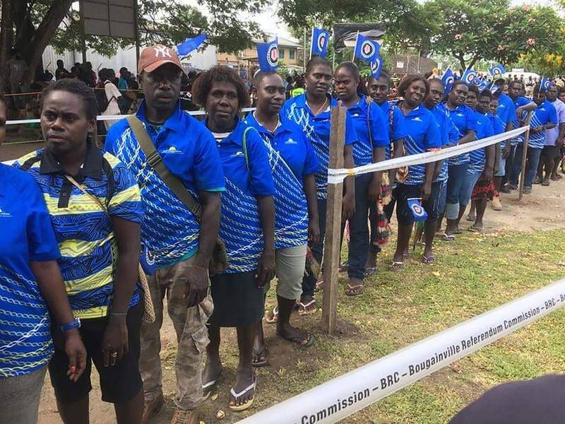 People line up to vote at Buka for Bougainville's independence referendum.