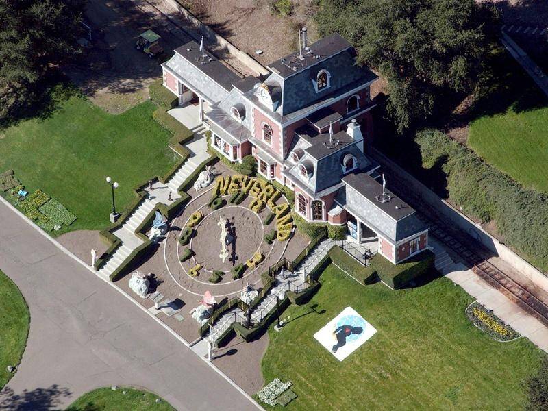 A billionaire investor has bought the Neverland Ranch of late US pop star Michael Jackson.