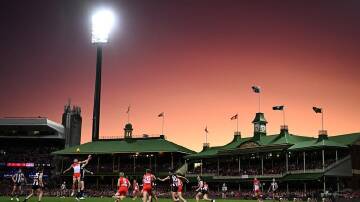 The Sydney Swans and Collingwood are among five AFL clubs to cop fines for COVID breaches. (Dan Himbrechts/AAP PHOTOS)