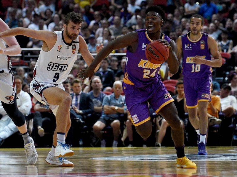 Jae'sean Tate (r) banked 20 points, seven rebounds, and three assists in Kings' win over the 36ers.