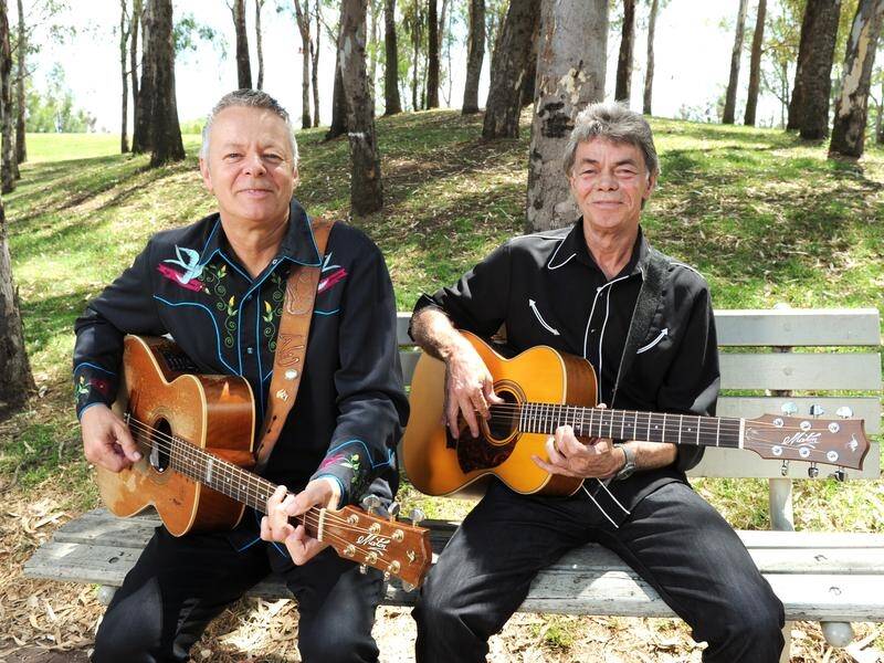 Australian guitarist Phil Emmanuel (right, with brother Tommy) has died aged 65 in Parkes NSW.