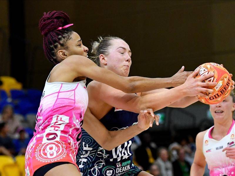 The Adelaide Thunderbirds have beaten the Melbourne Vixens for their first win of the season.