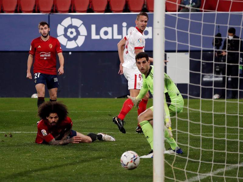 Sevilla FC's Luuk de Jong (No.9) got on the scoresheet in their win at Osasuna.
