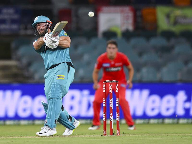 Chris Lynn has steered the Brisbane Heat to a five-wicket BBL win over the Melbourne Renegades.