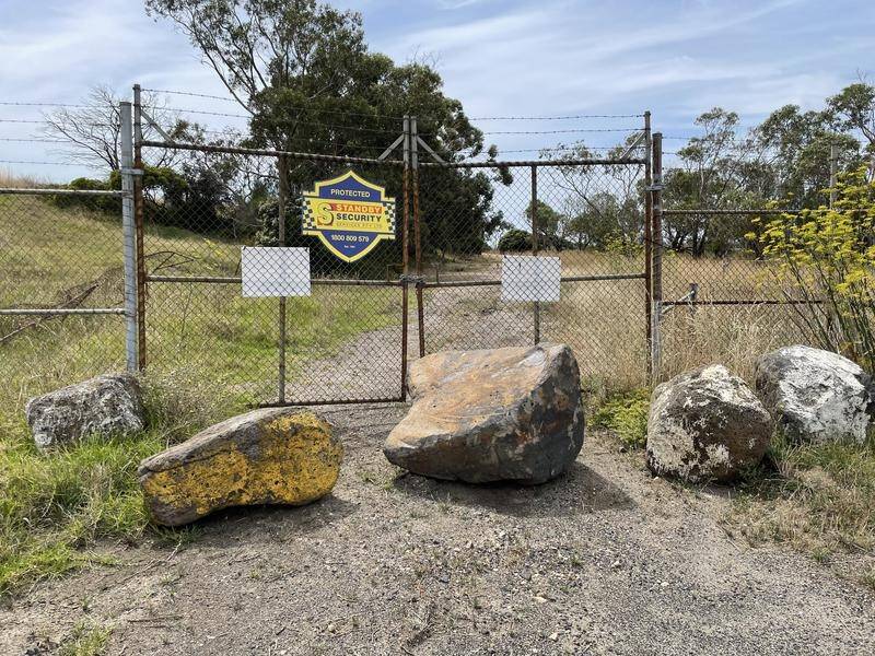 More barriers are being erected at Point Henry, Geelong, to stop ongoing illegal dumping. (Adrian Black/AAP PHOTOS)