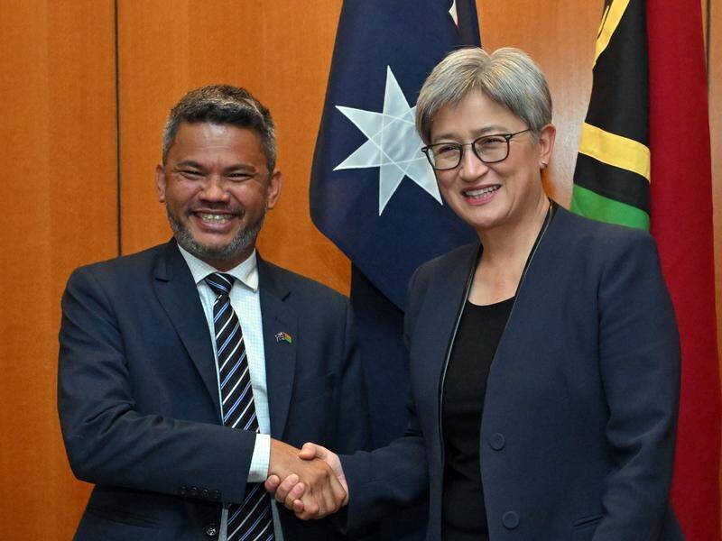 Vanuatu's Deputy PM Matai Seremaiah (L) met Foreign Minister Penny Wong in Canberra. (Mick Tsikas/AAP PHOTOS)