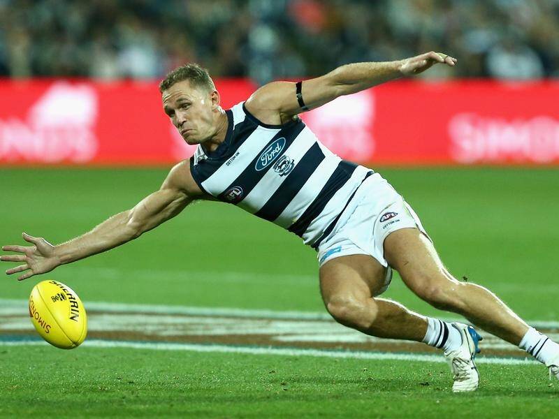 AFL star Joel Selwood has signed a one-year contract extension with Geelong.