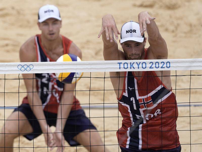 Norway's Anders Mol and Christian Sorum have claimed gold in the Olympic men's beach volleyball.