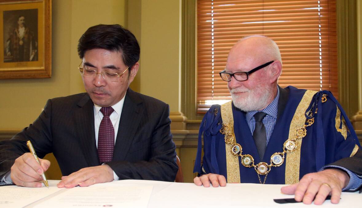 Sign: Haimen Municipal People's Government party secretary Jiang Long and mayor Peter Cox.