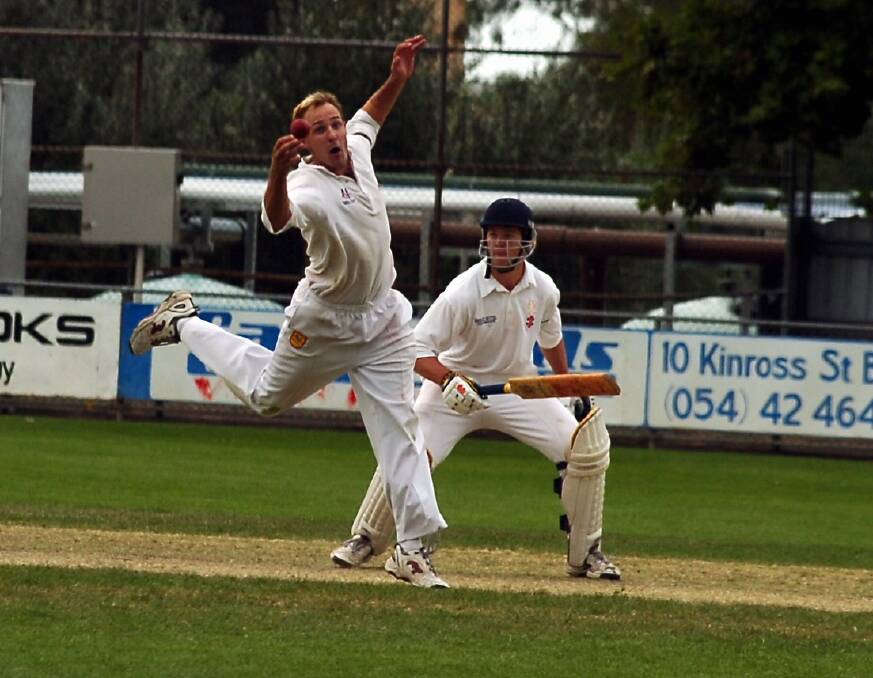 Rod Peters from Murray Valley during the final over at the QEO. Country Week Div 1 Grand Final. pic by Andrew Perryman on Fri 20th Jan 2006.