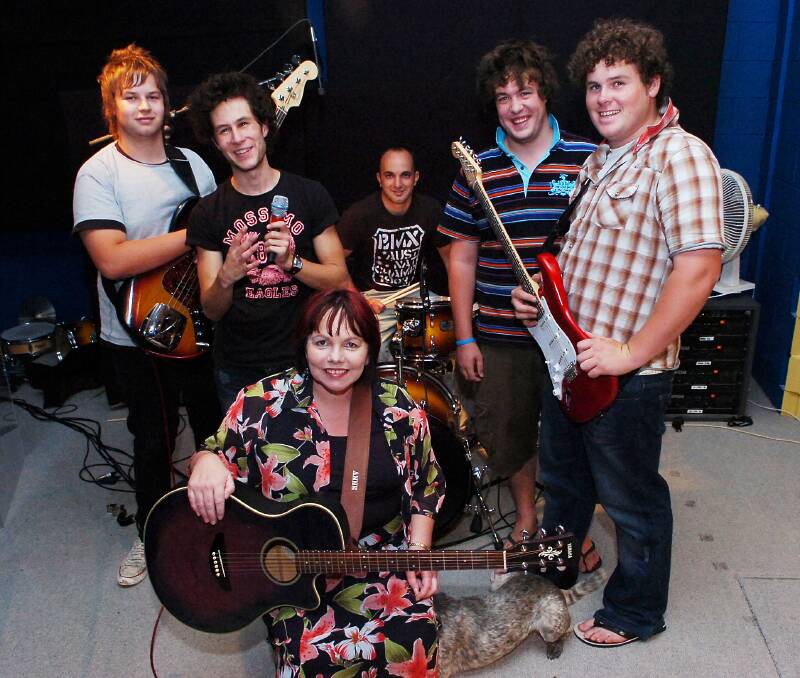 The Monotones (from left) - Ash French, John Gavin, Nathan Hulls, Jack Michael & Josh DeAraugo.
Front  - Anne Conway (Country Singer). pic ; LAURA SCOTT.