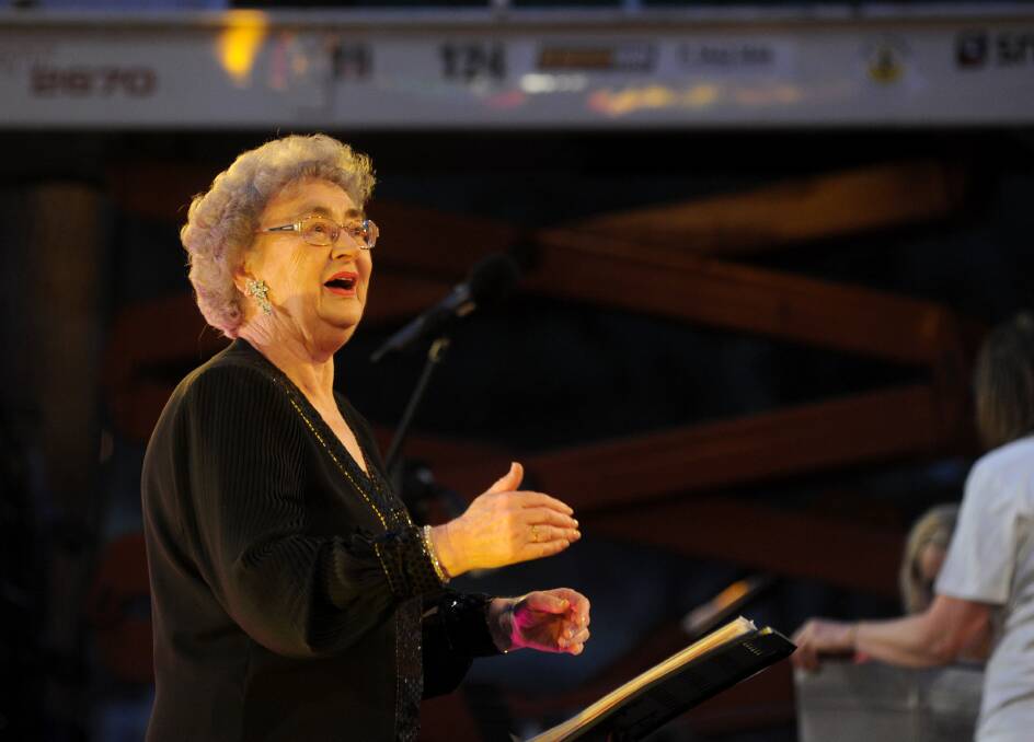 Valerie Broad conducting the Bendigo Youth Choir.   Picture: JODIE DONNELLAN 