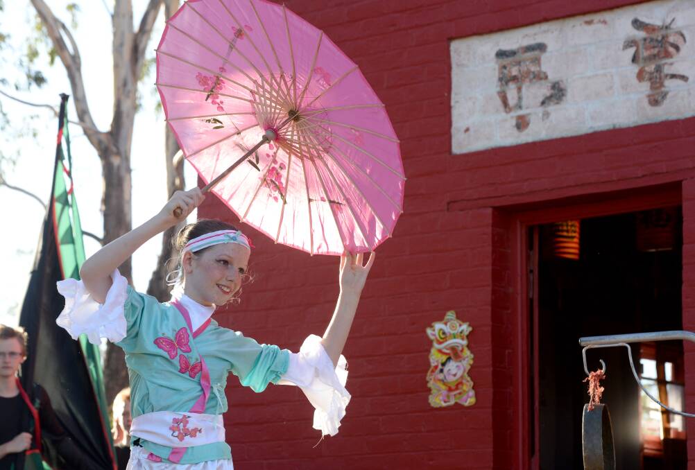 Bendigo Chinese Association Plum Blossom dancers perform- Martine Truscott
