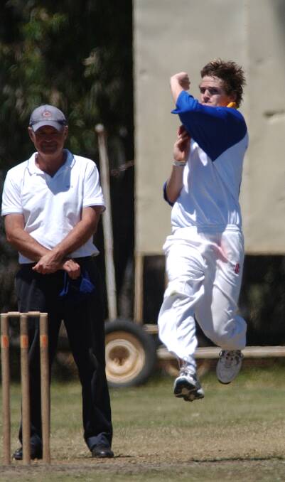 Cricket @ Bell Oval. Rhys Heely of Bendigo bowling.  Pic Brendan McCarthy