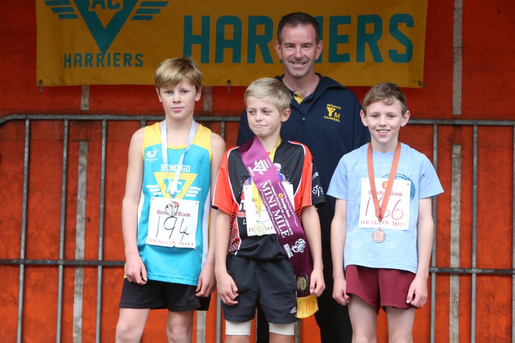 Grade 3-4 boys mini-mile placegetters Toby Balcke (2nd), Kobi Hall (1st), Tim Long (3rd) and Bendigo Harriers president Geoff Jordan. 