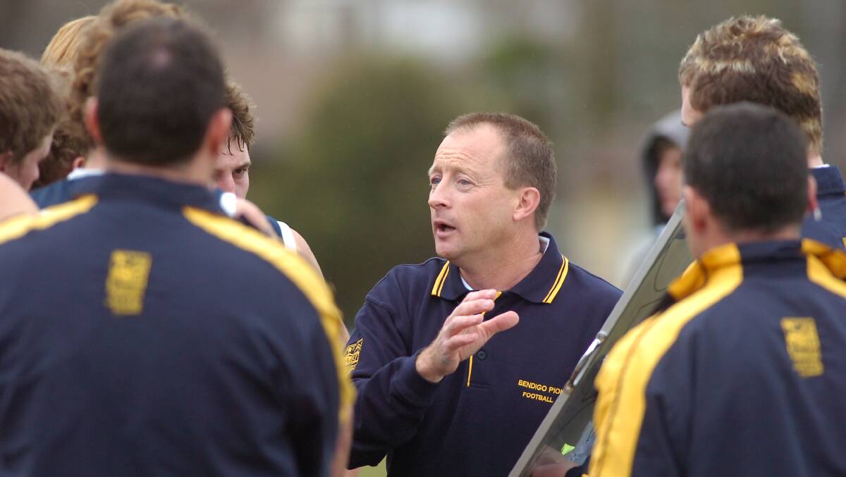 Mark Ellis gives instructions during the 2006 season. 