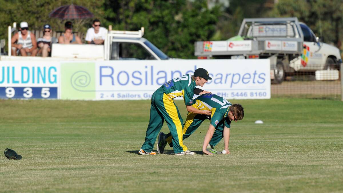 HOWZAT: Kangaroo Flat's Daniel Plowman is congratulated after taking a catch. Picture: JODIE DONNELLAN